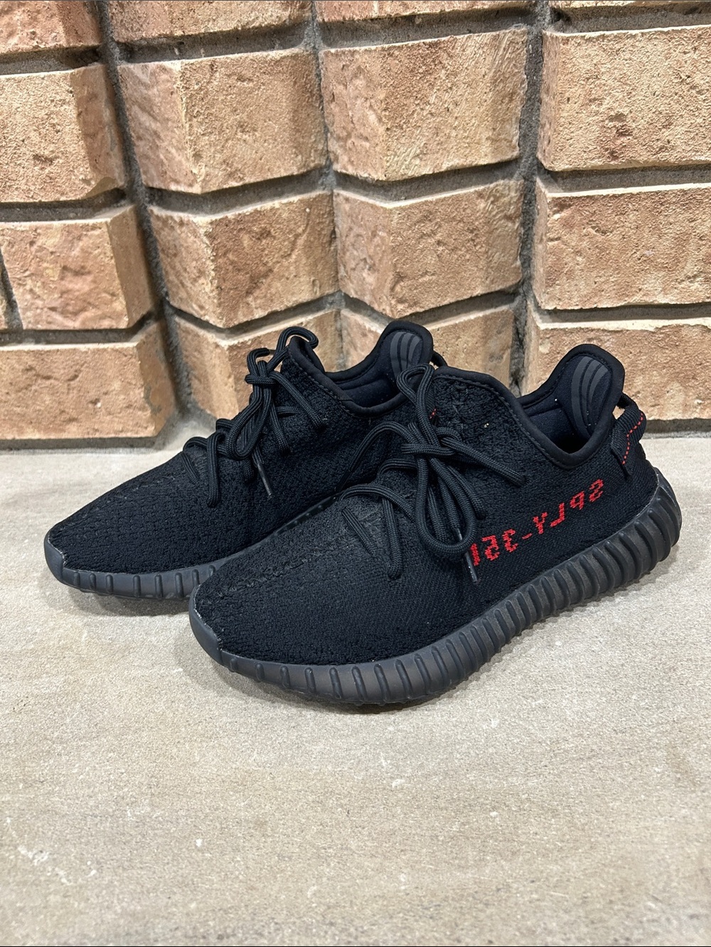 Adidas Yeezy Boost 350 V2 Black/Red Sneakers Women’s shoes size 7